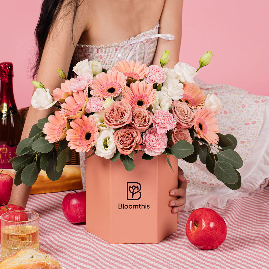 bloomthis-hat-box-blake-peach-gerbera-flower-box-1080x1080-02