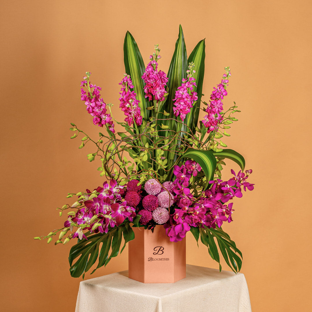 bloomthis-hat-box-captivating-matthiola-orchid-flower-box-1080x1080-01_8fdd1330-0aed-472d-8e5e-891628991715