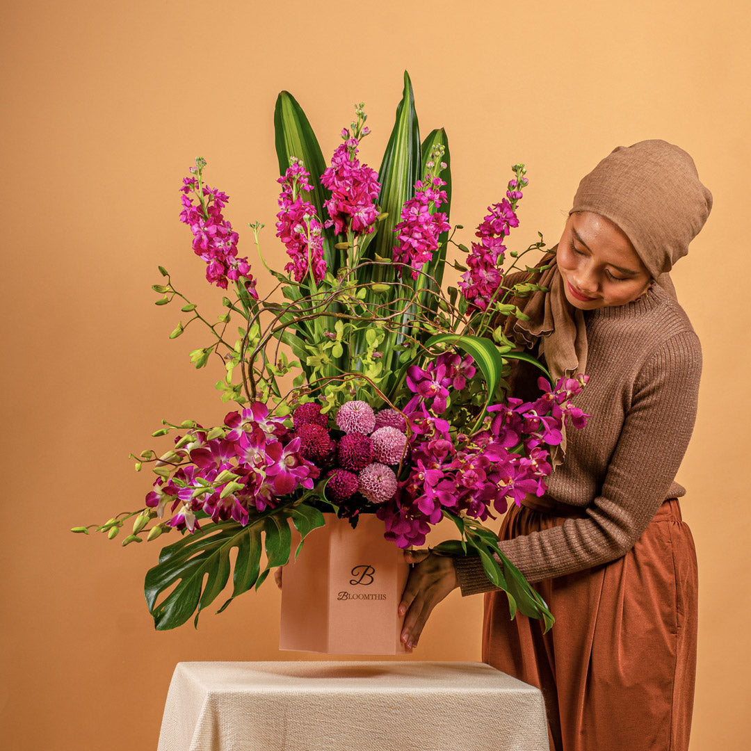 bloomthis-hat-box-captivating-matthiola-orchid-flower-box-1080x1080-02_e9b2f583-54d1-4224-ac4b-65ab4e4dd58e