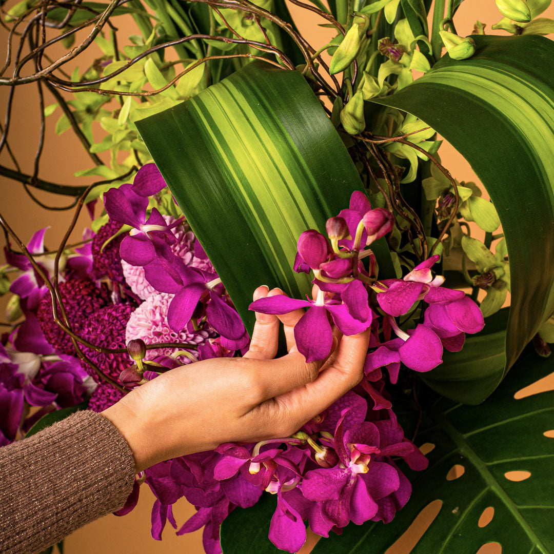bloomthis-hat-box-captivating-matthiola-orchid-flower-box-1080x1080-03_cc264d32-d539-4be0-86d1-052c149d7e3f