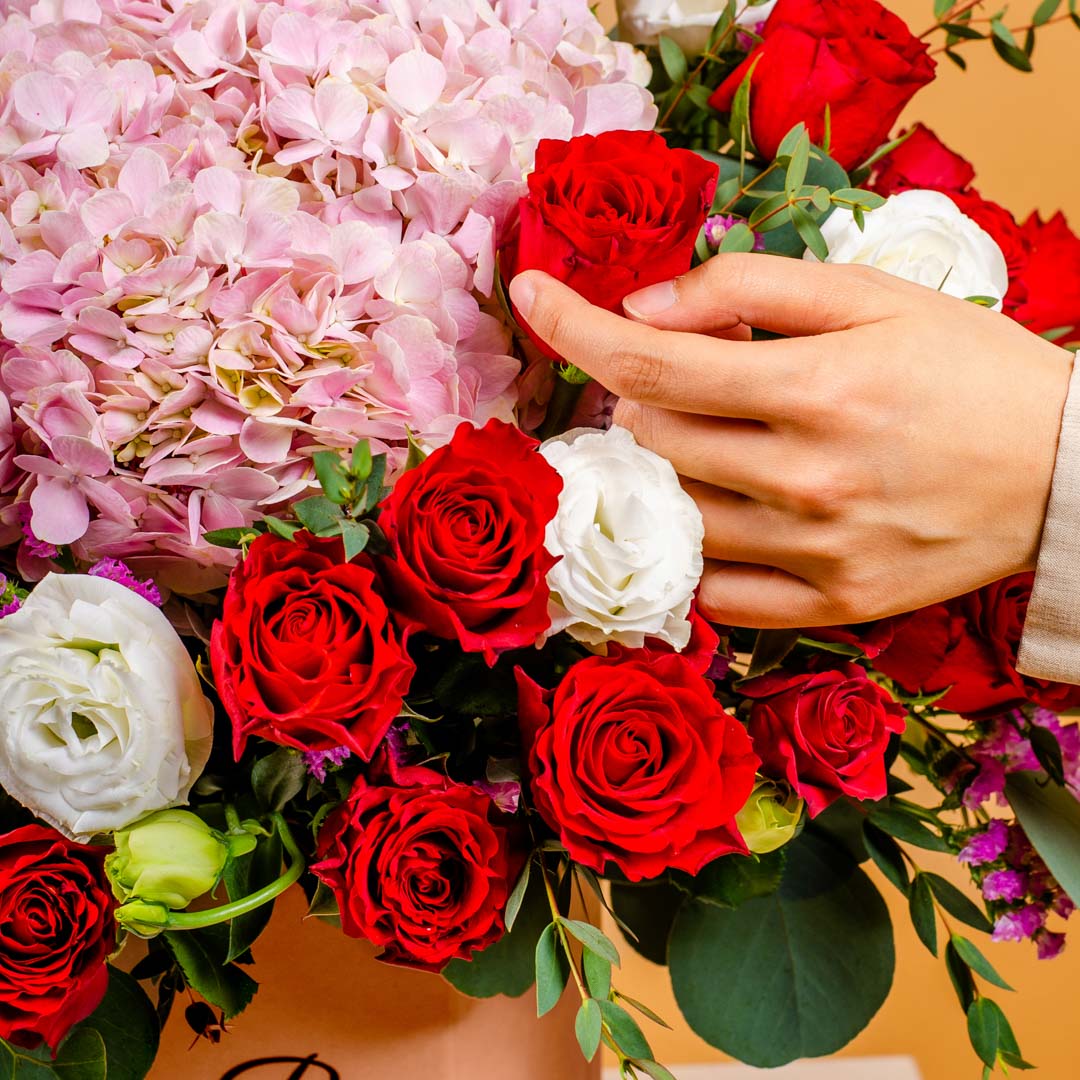 Erica Hydrangea & Rose Flower Box (VD)