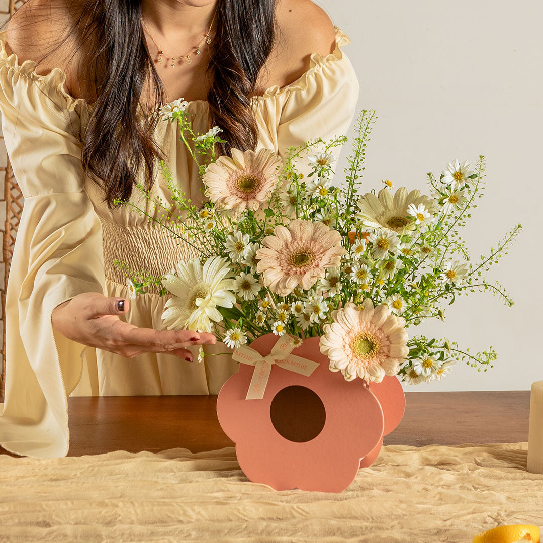 Hana White Gerbera Machino Flower Box