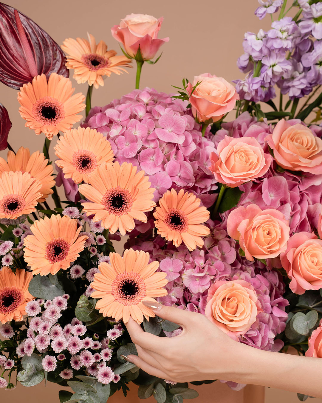bloomthis-hat-box-luxe-aira-rose-gerbera-flower-box-1080x1350-04