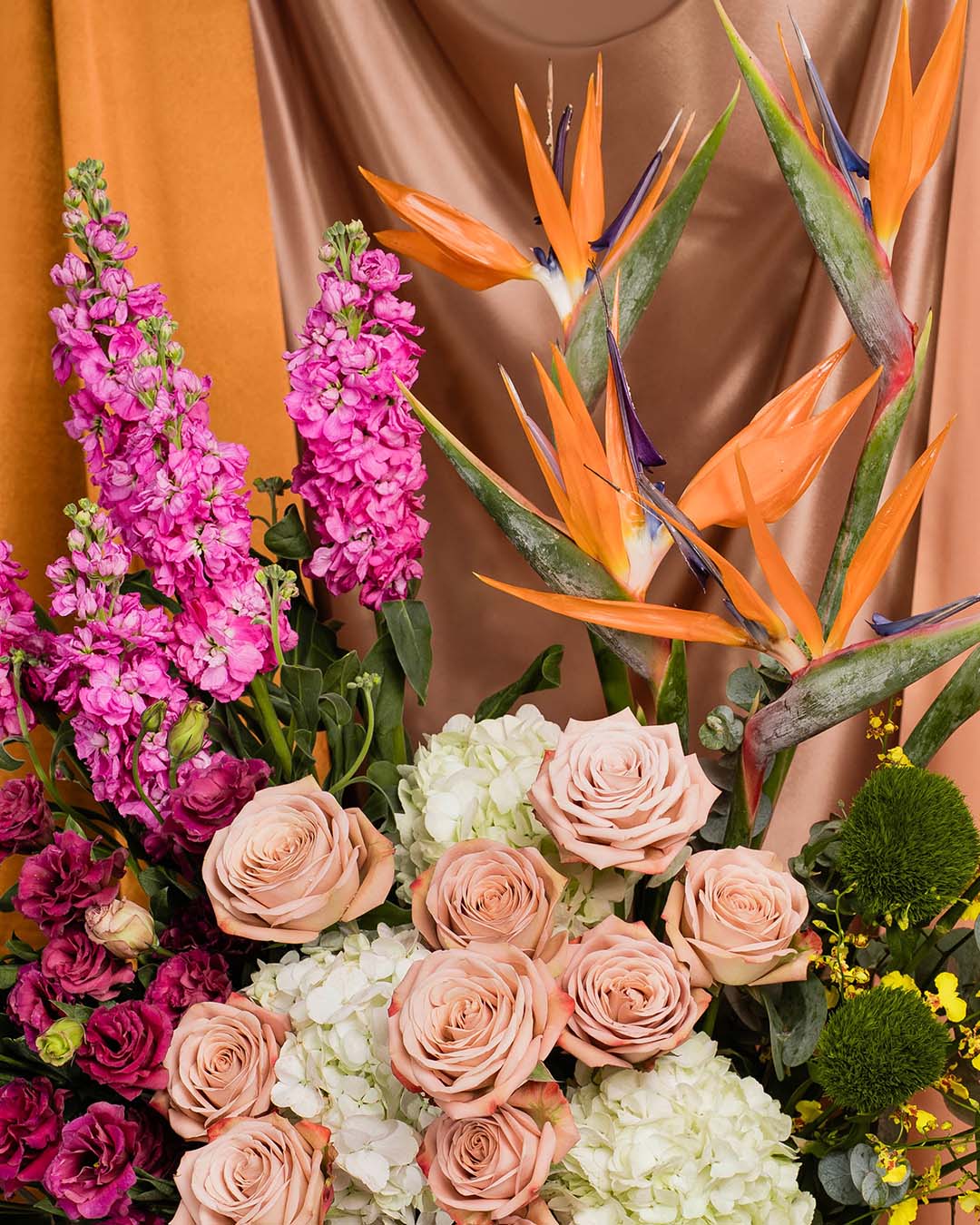 bloomthis-hat-box-luxe-ameera-matthiola-rose-flower-box-1080x1350-04