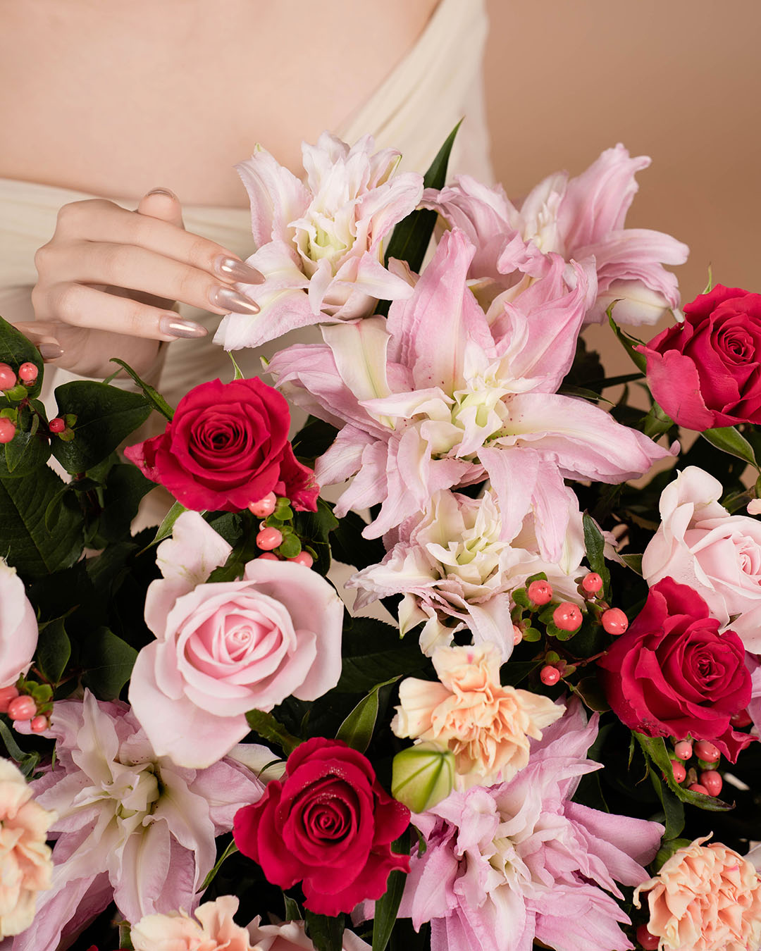 bloomthis-hat-box-luxe-beatrice-rose-lily-flower-box-1080x1350-04