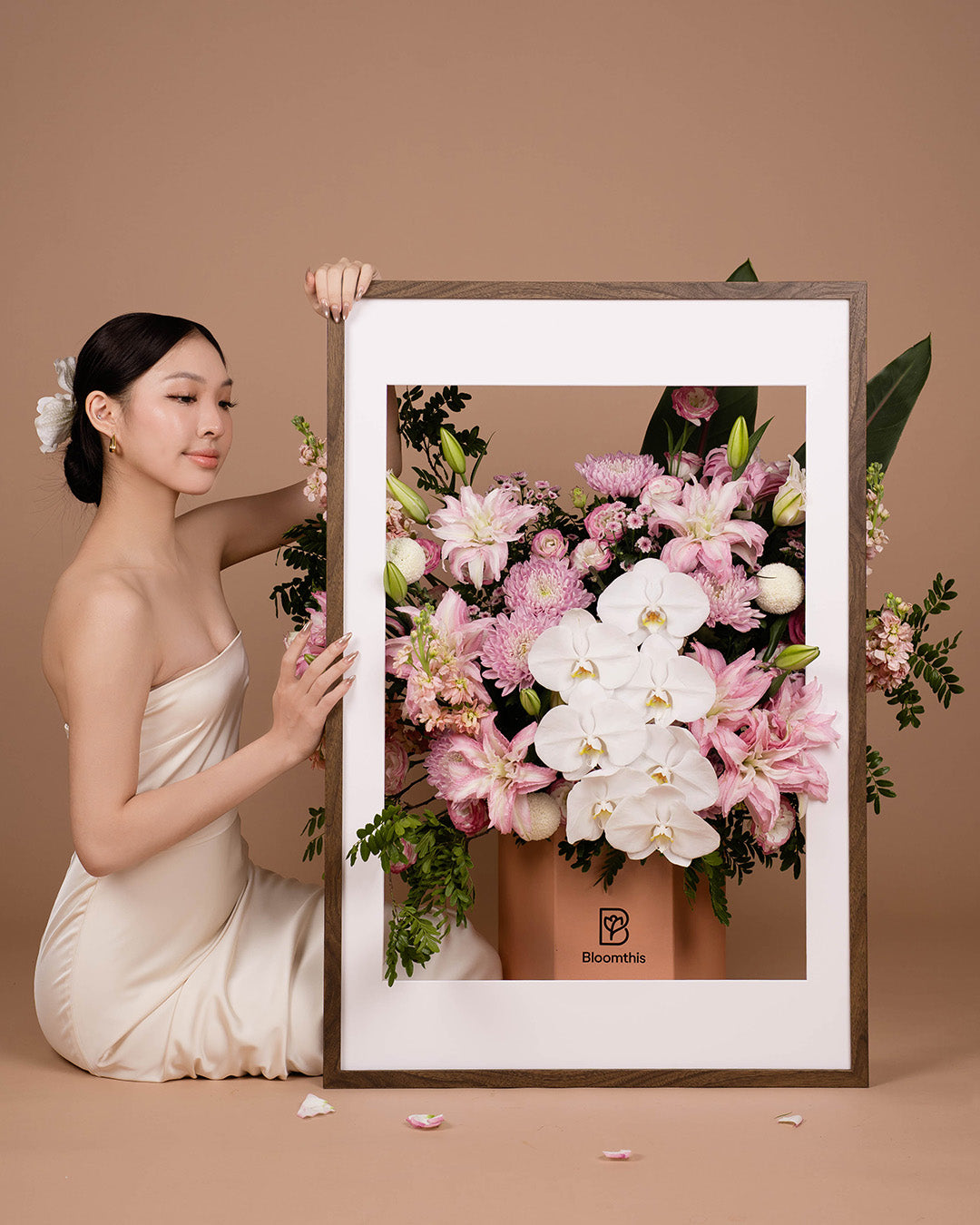 bloomthis-hat-box-luxe-ionian-white-orchid-flower-box-1080x1350-05