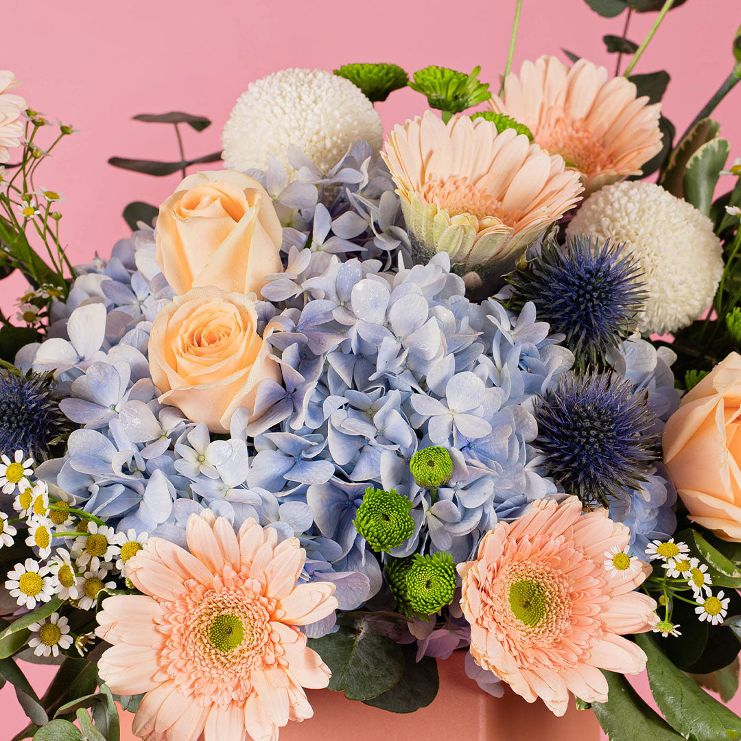 bloomthis-hat-box-nataniel-blue-hydrangea-flower-box-1080x1080-05