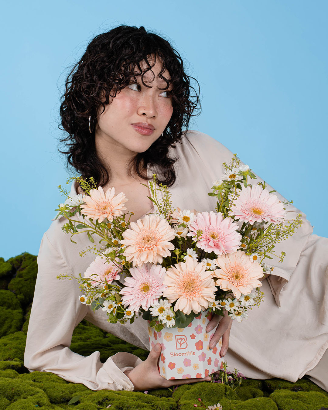 bloomthis-hat-box-spring-whimsy-hana-pink-gerbera-flower-box-1080x1350-04