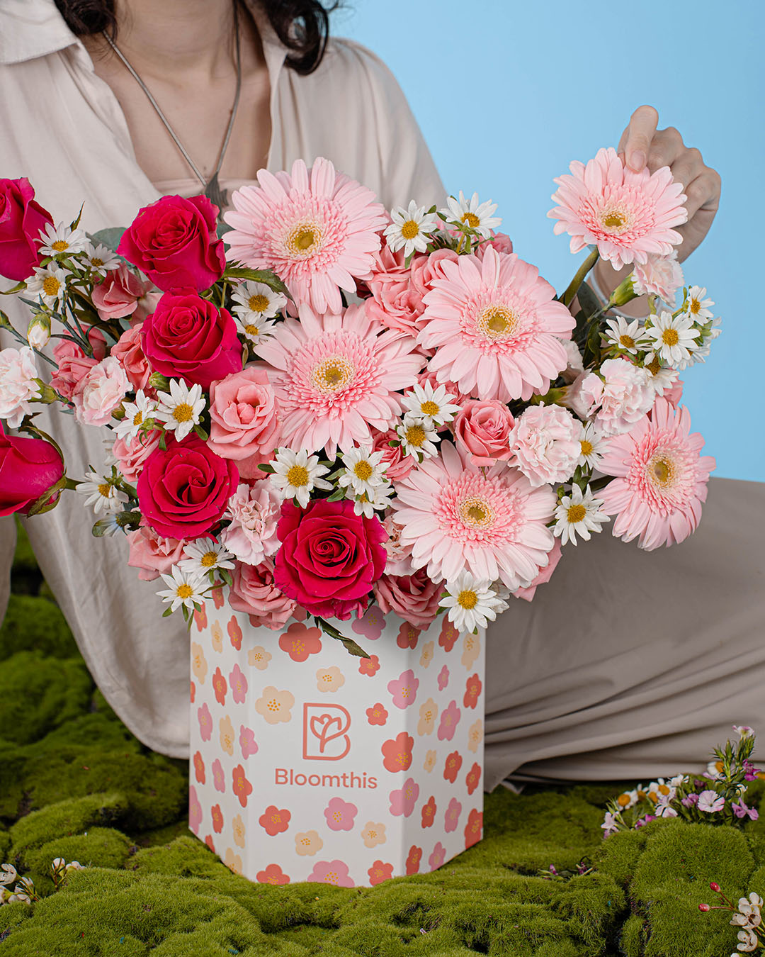 bloomthis-hat-box-spring-whimsy-zandra-pink-gerbera-flower-box-1080x1350-06