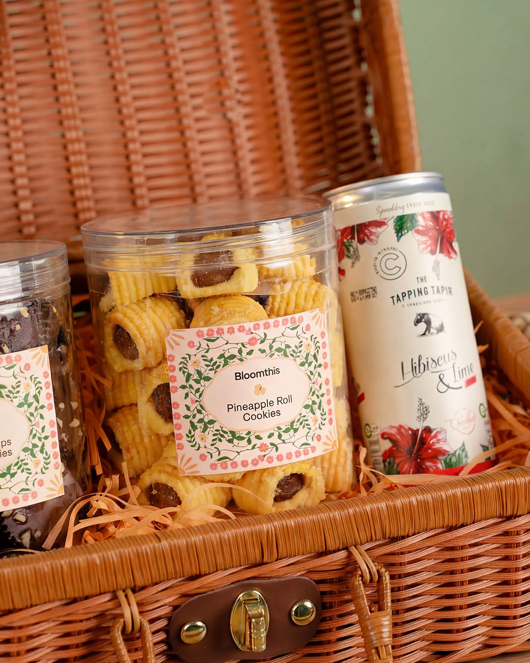 bloomthis-raya-momen-bahagia-bamboo-basket-raya-gift-set-1080x1350-04