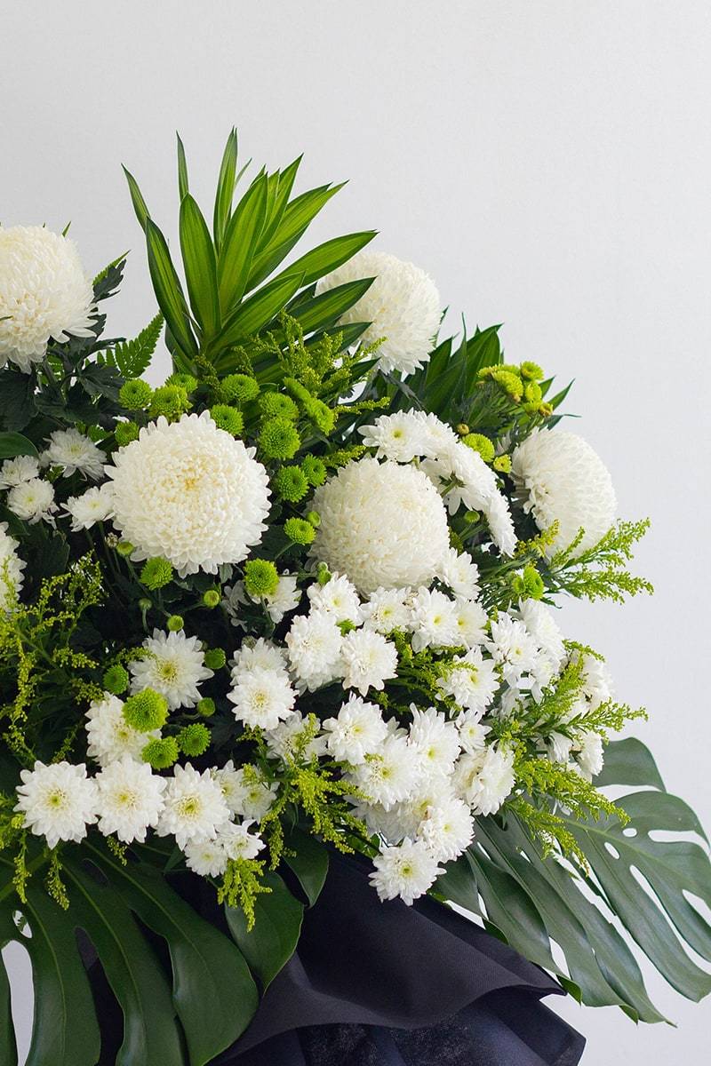 Bouquet 'White chrysanthemum' - order and send for 29 $ with same day  delivery - MyGlobalFlowers