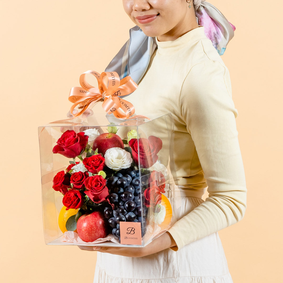 Lucia Flowers & Fruits Gift Box