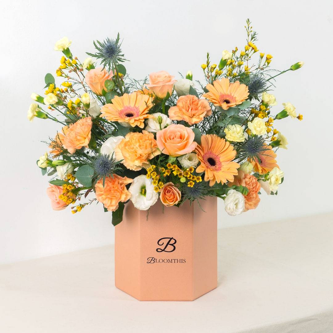 Neveah Peach Daisy Flower Box